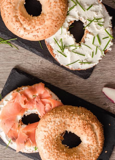 Imagen - Bagels con queso y salmón/PEXELS