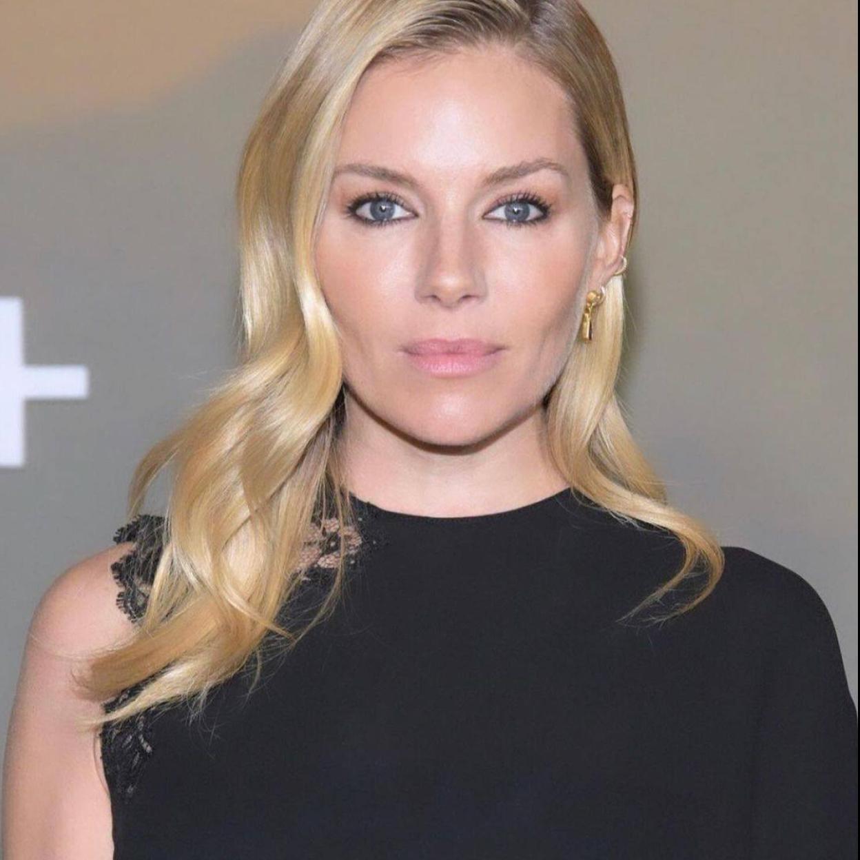 Sienna Miller con piel bonita y luminosa