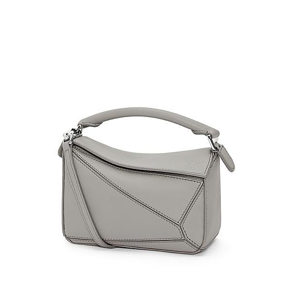 Bolso gris Puzzle de Loewe.