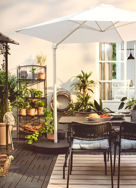 Imagen - Terraza decorada con plantas y muebles de Ikea/IKEA