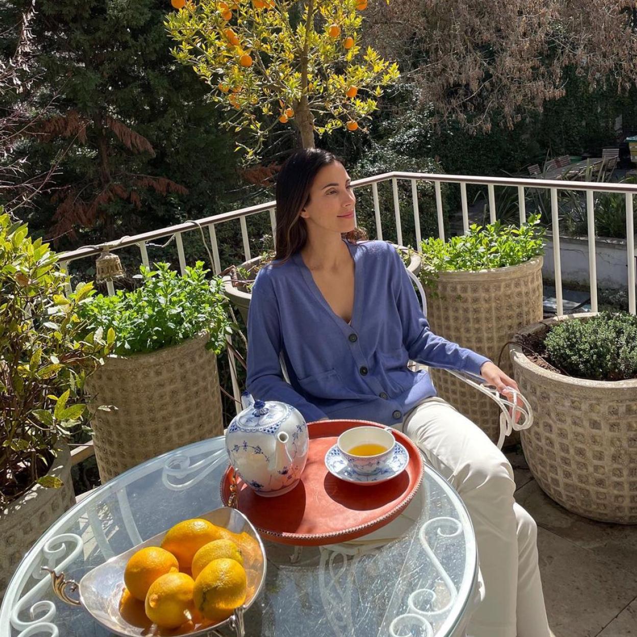 moda: El jersey de punto fino que une a Sassa de Osma y celebrities por lo cómodo que es