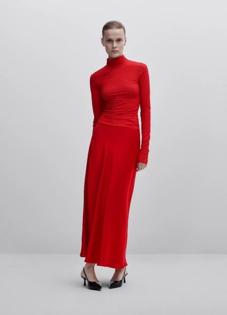 Imagen - Falda satinada de Massimo Dutti (99,99 euros)