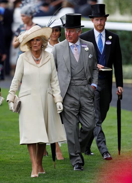 Imagen - Camilla Parker Bowles, Meghan Markle, Carlos III y el príncipe Harry.