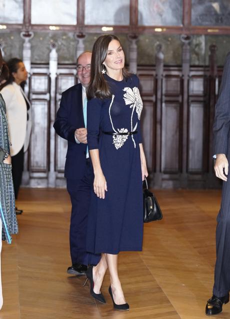 Imagen - La reina Letizia con un vestido de punto. / MUJERHOY