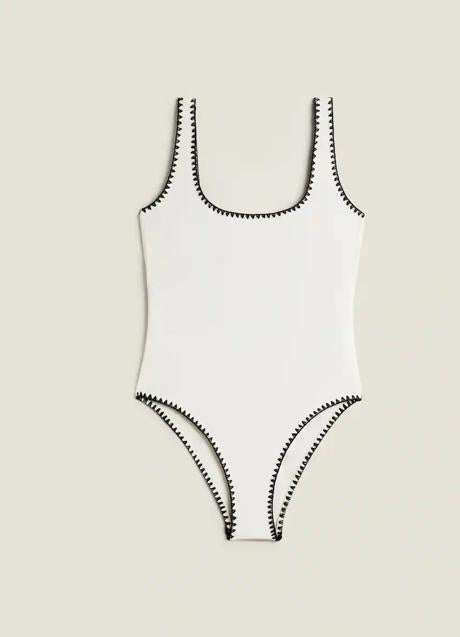 Imagen - Bañador mujer con ribetes de color de Zara Home. Foto: Zara Home.