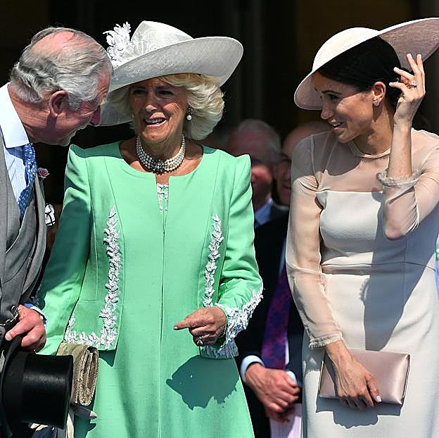 Carlos III, Camilla Parker Bowles y Meghan Markle.