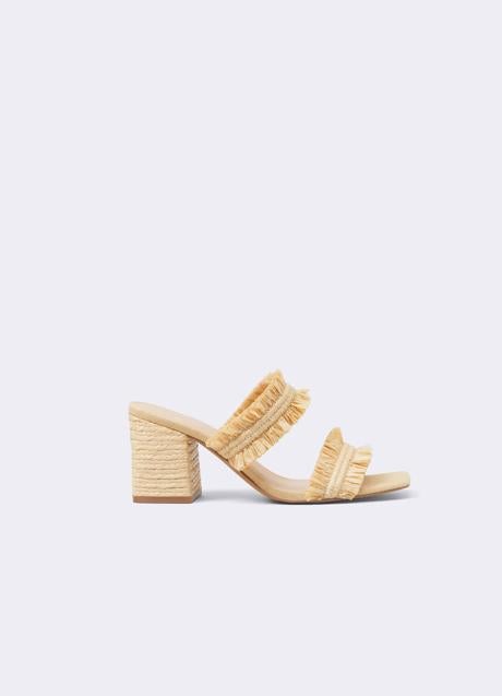 Imagen - Sandalias de mimbre y flecos, 19,99€.