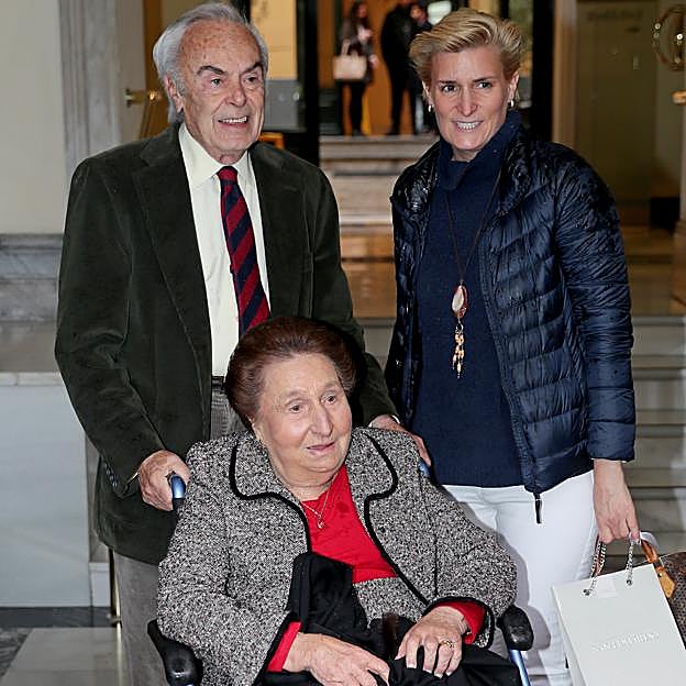 María Zurita, en una imagen junto a sus padres la infanta Margarita y Carlos Zurita.