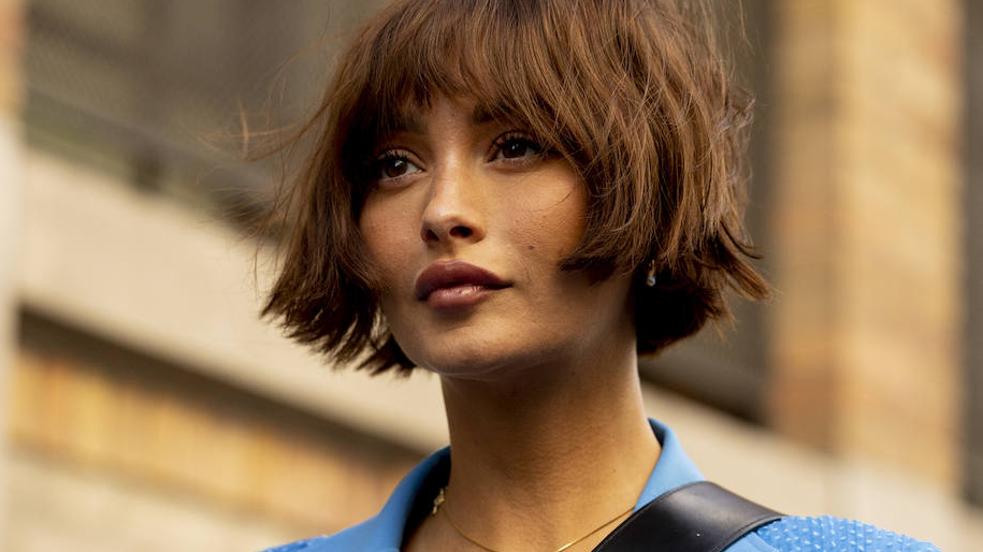 La modelo lleva una melena corta estilo french girl bob