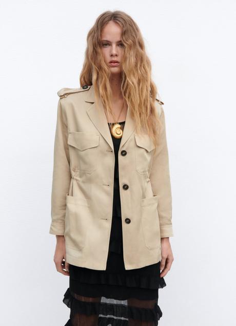 Imagen - Chaqueta con bolsillos de Zara (49,99 euros)