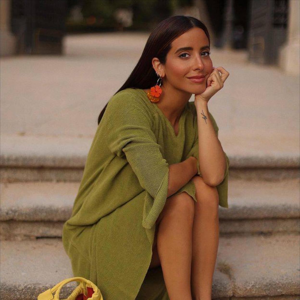 La influencer María Fernández-Rubíes con tatuaje minimalista