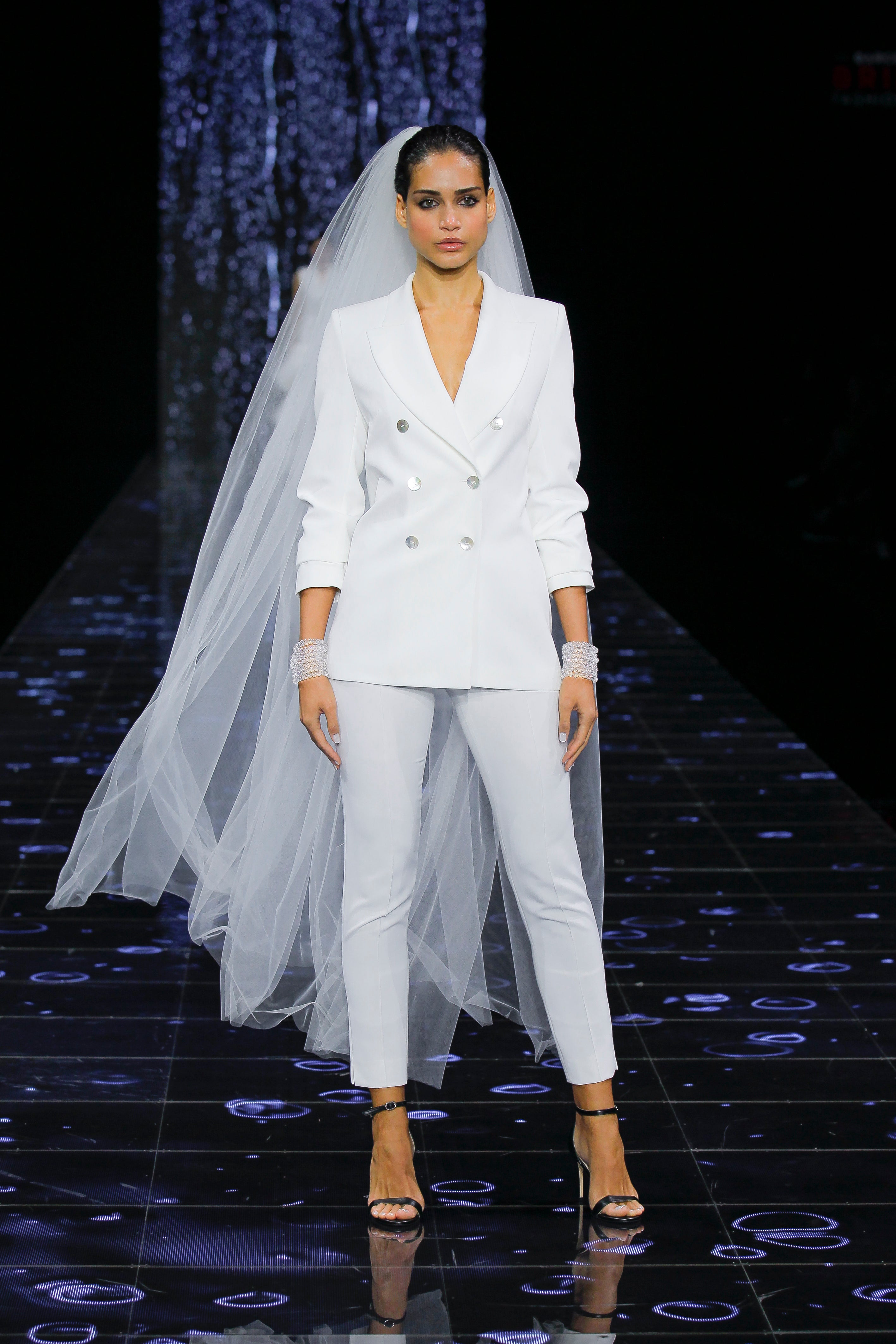 Sin olvidarnos, de que la firma vasca será la encargada de confeccionar el vestido de ensueño para el día más especial de Tamara Falcó. 