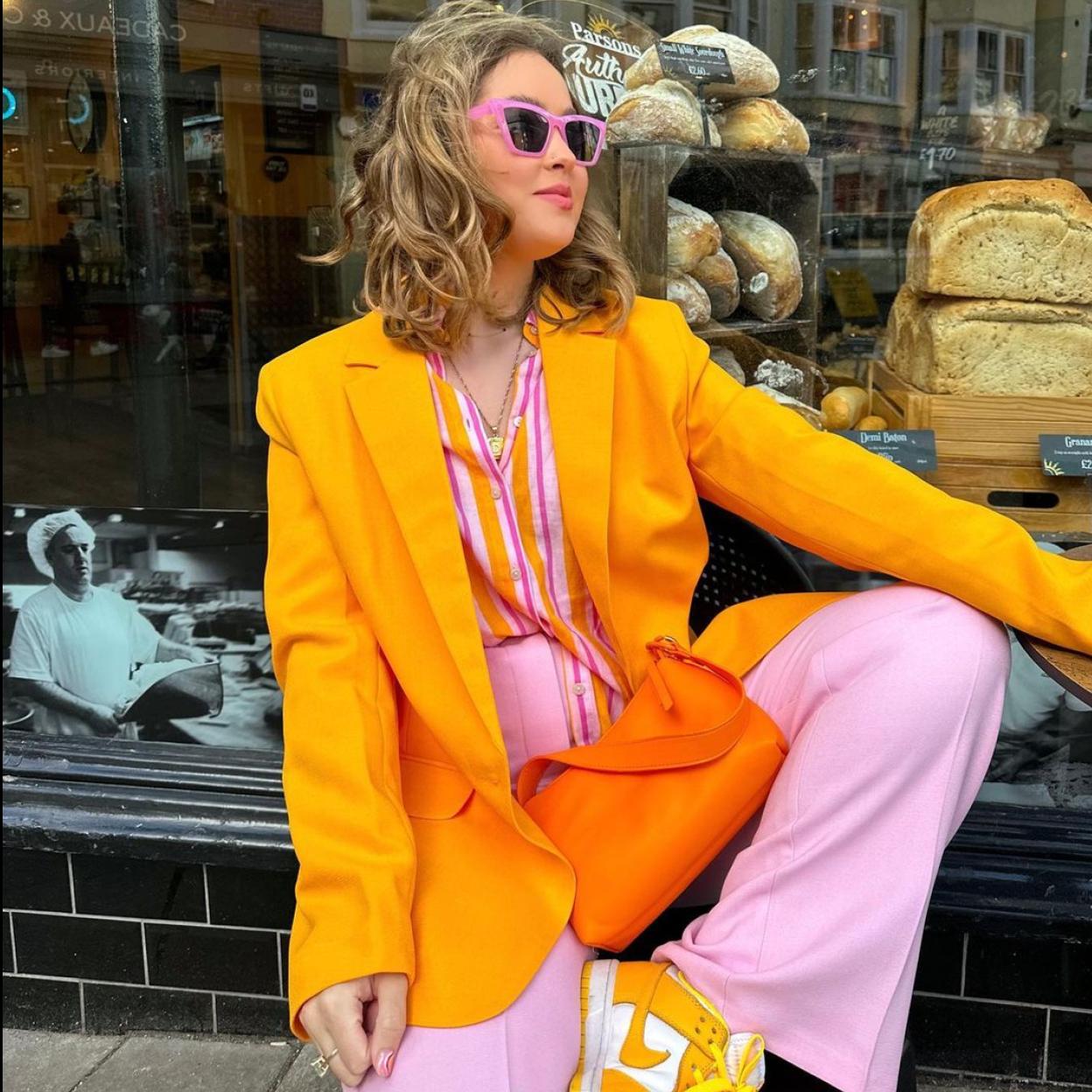 Una influencer con un look de Primark.