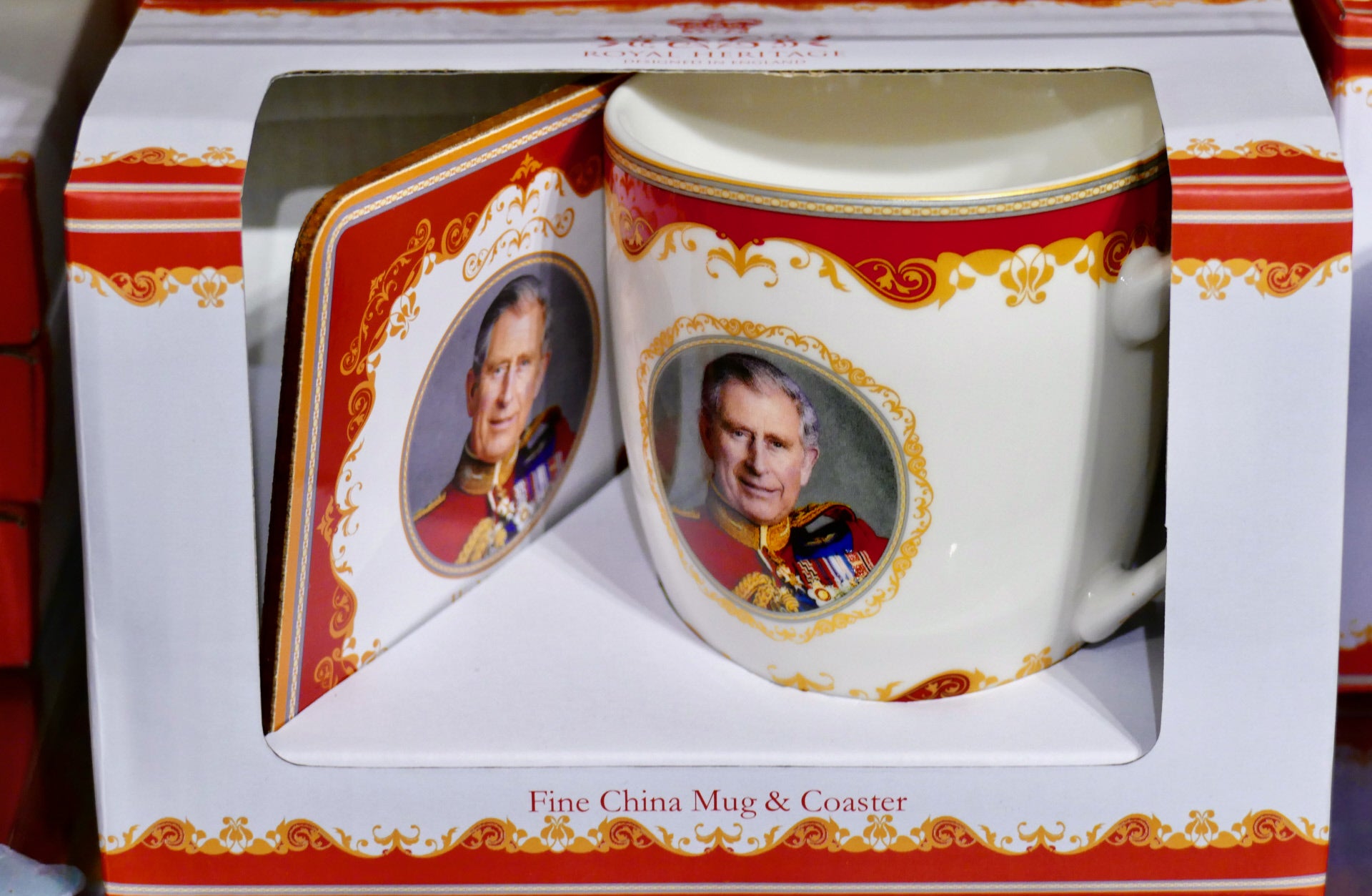 Para un evento tan importante, el merchandising se ha diparado: tazas, camisetas, dulces... Todo vale. 