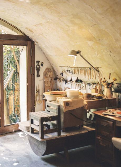 Imagen - Este es el estudio de Blanca Madruga en Mahón. Uuna artista ceramista amiga personal de Carolina y una de las mujeres que inspiran las fragancias de la marca. 