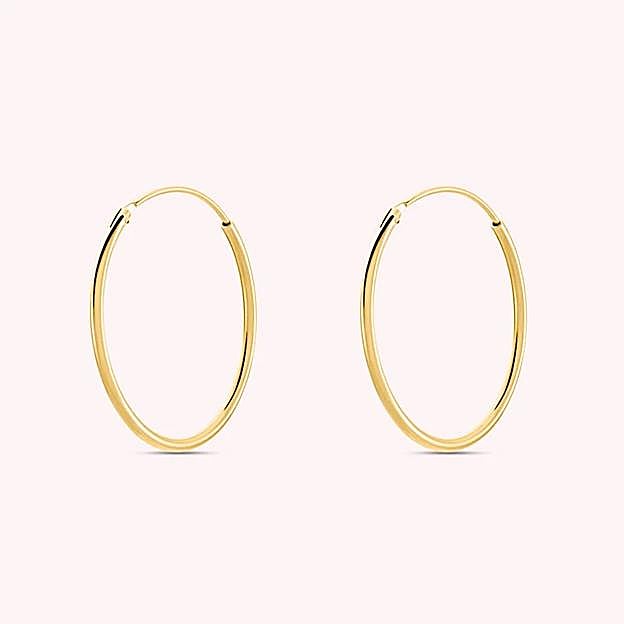 Pendiente de aro grande en dorado de Agatha.