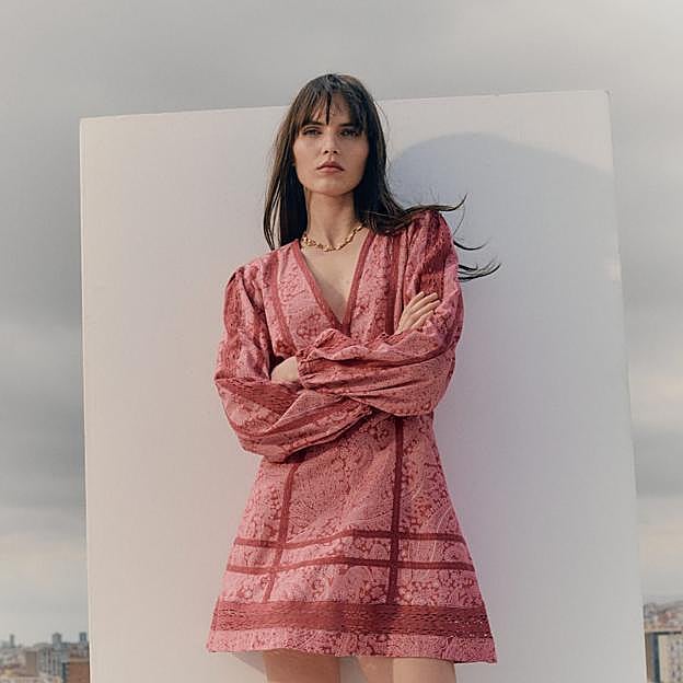 Las novedades de Mango: vestidos preciosos, zapatos para el buen tiempo y camisas blancas románticas