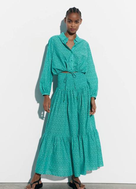 Imagen - Conjunto estampado con falda larga y blusa