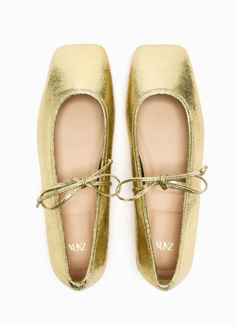 Imagen - Bailarinas doradas de Zara (29,99 euros)