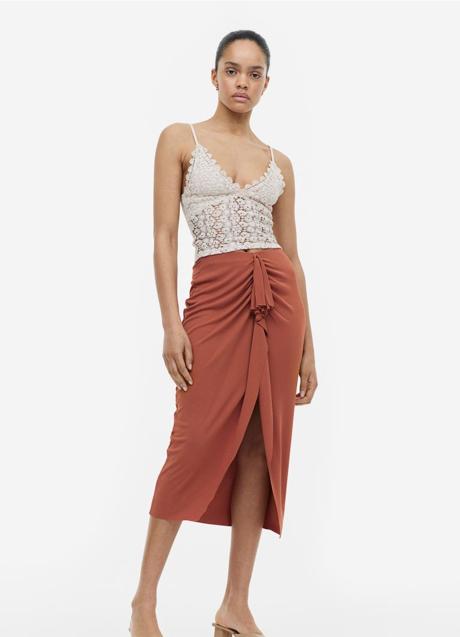 Imagen - Falda drapeada de H&M (19,99 euros)