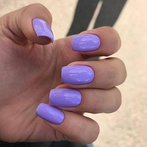 Uñas de porcelana color lila