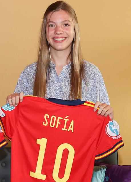 Imagen - La infanta Sofía con la camiseta de la selección nacional con su nombre. Foto: Limited Pictures.