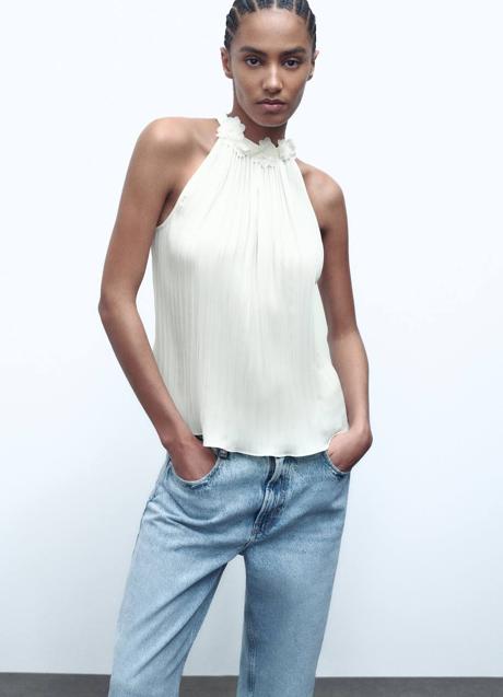 Imagen - Blusa plisada halter con detalle de flores