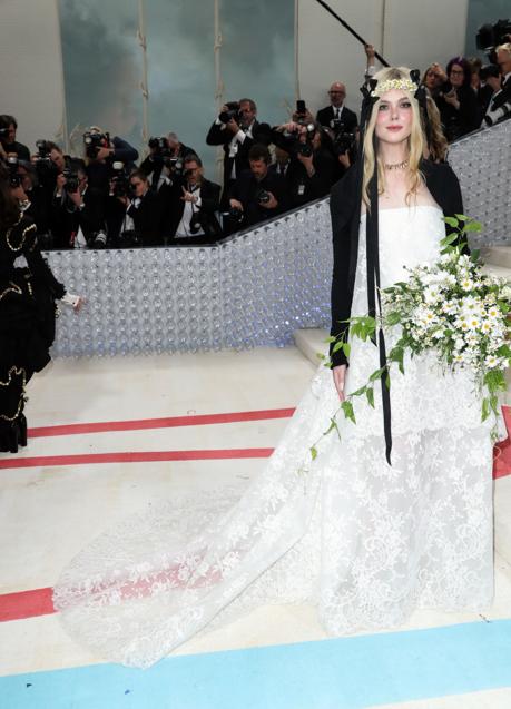 Imagen - Elle Fanning con un look floral