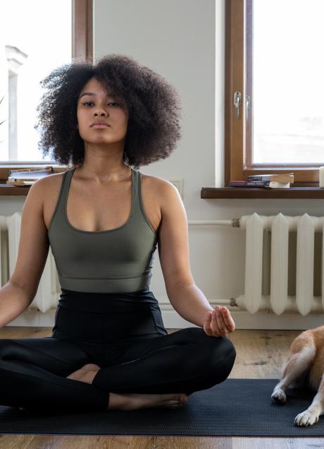 Imagen - Mujer haciendo yoga/PEXELS