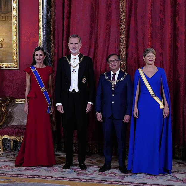 Los reyes con el presidente de Colombia y la primera dama.