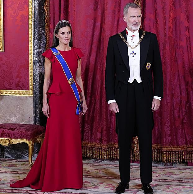 Los reyes en la cena de gala con el presidente de Colombia.