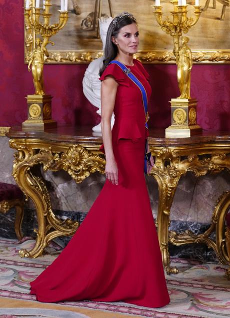 Imagen - El vestido rojo de gala de la reina Letizia. / Limited Pictures