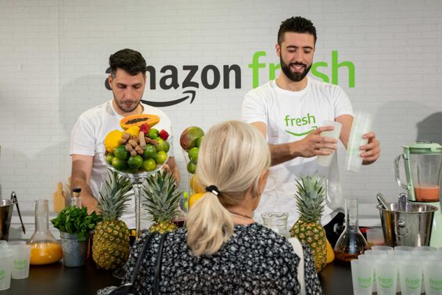 La velada estuvo acompañada del sabor delicioso de los smoothies de fresa y mango que prepararon en el momento en el stand de Amazon Fresh.