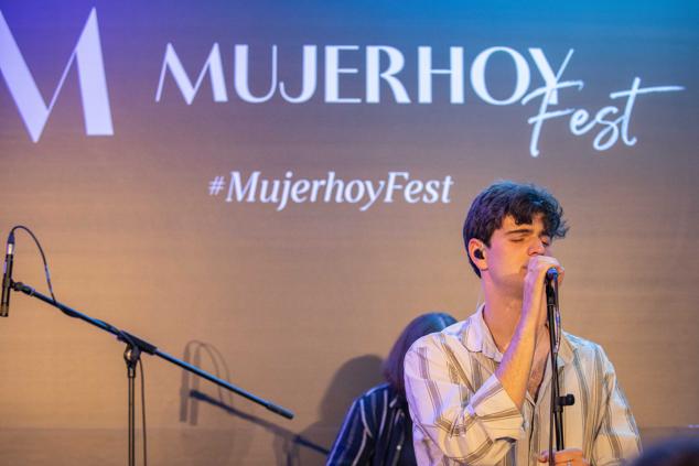 Inazio inauguró los conciertos que animaron el festival con unas canciones de lo más conmovedoran que puso a todos los asistentes a sus pies.