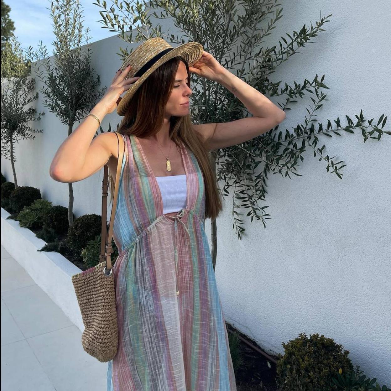 La influencer lleva el vestido largo viral de Parfois