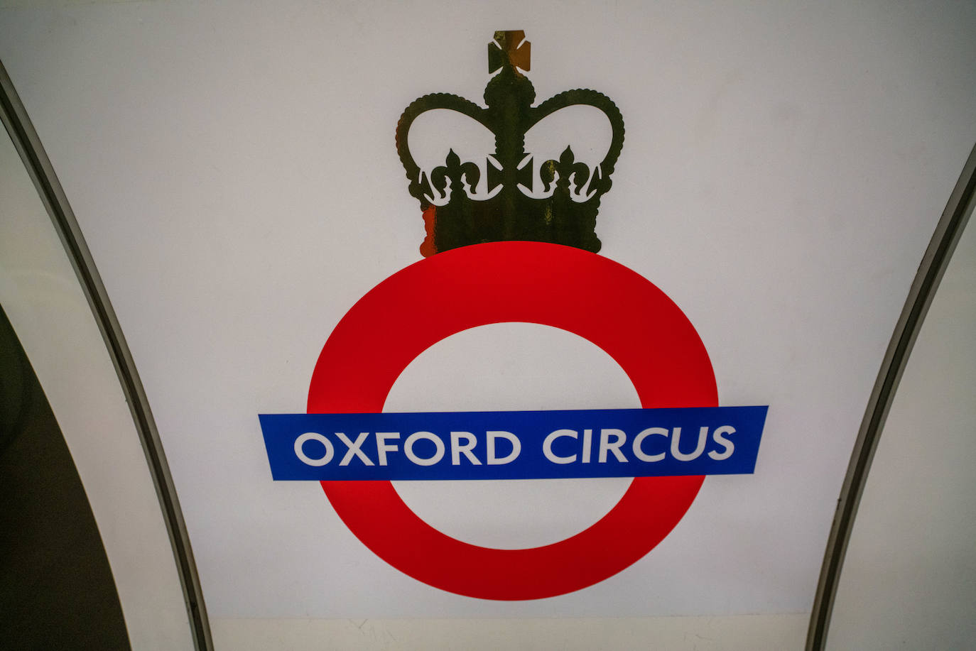 La estación de Oxford Circus también celebra la coronación de Carlos III.