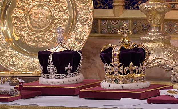 Las coronas con las que son coronados reyes Carlos y Camilla.