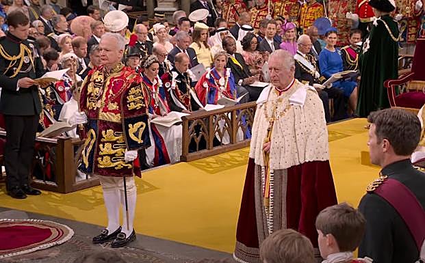 El rey Carlos en la ceremonia de su coronación.