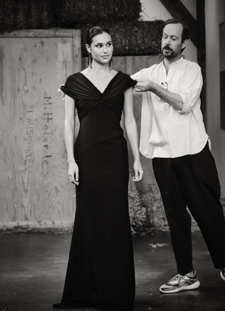 Imagen - Jan Taminiau, en su atelier donde crea sus colecciones de alta costura y novia. (FOTO: JAN TAMINIAU)