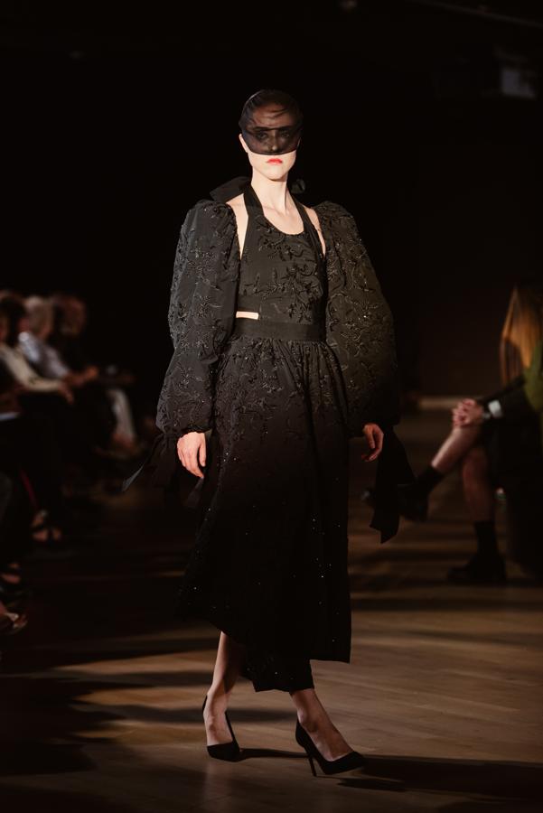 Sin duda alguna, un desfile diferente, pero lleno de sentimiento por parte del gran Juan Vidal.