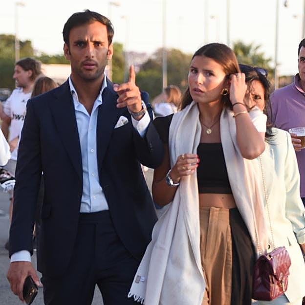 Tana Rivera se atreve con los zuecos y confirma con este look que son cómodos y muy estilosos