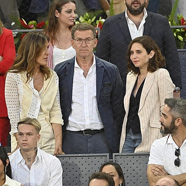 Ayuso viendo un partido de tenis junto a Alberto Núñez Feijóo.