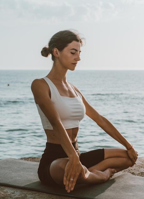 Imagen - Mujer haciendo yoga/PEXELS