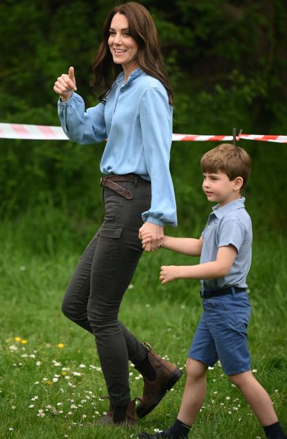 Imagen - Kate Middleton, de la mano del su hijo pequeño, el príncipe Louis. / GTRES