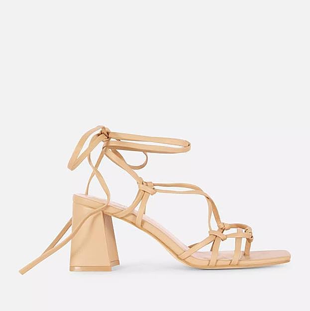 Sandalias de tiras con tacón