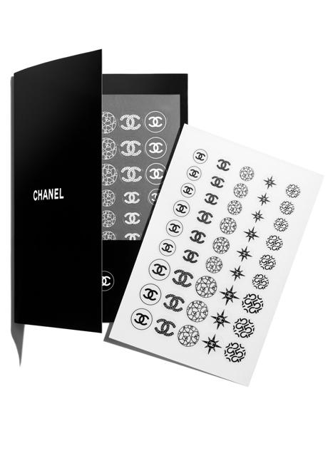 Imagen - El punto de tendencia en tus uñas lo pondrán, sin duda, las pegatinas. 