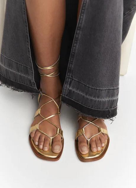 Imagen - Sandalias doradas de Mango (39,99 euros)