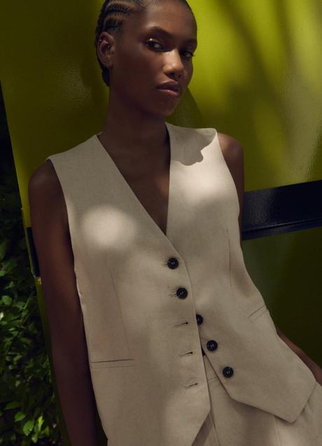 Imagen - Chaleco de lino de Zara (25,95 euros)