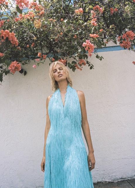 Imagen - Vestido de flecos, de Bottega Veneta. Fotos: Agata Serge / Estilismo: Sarah Gore Reeves