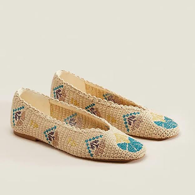 Bailarina de crochet con flores bordadas de Zara Home (49,99 euros).